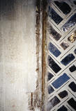 Étanchéité d'origine des vitraux, constituée d'une corde de chanvre enduite de goudron et recouverte d'un tissu polyester enduit