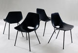 Quatre chaises modèle « tonneau » recouvertes de mousse de caoutchouc noir. Piétement en métal laqué noir. 1954, Edition Steiner - fiftease. H : 76, l : 51, P : 45 (cm)