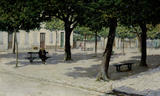 Place de la corderie un jour d'été. 1904.  Huile sur toile. H. 97 ; L. 162 cm. Musée de Cognac.