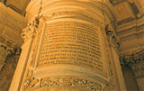 Inscription placée au dessus du buste de Louis de Foix, chapelle de Cordouan. Photo Christophe Gauriaud.