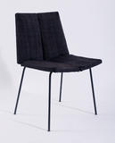 Chaise modèle « 4 faces » à structure en bois recouverte de tissu gris. Piétement en métal laqué noir. 1958, Edition Steiner - fiftease. H : 80, l : 48, P : 43 (cm)