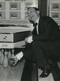 Fernand Raynaud, un tricheur au bowling du Grand Pavois, le bar lounge du Casino Municipal