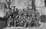 Le colonel Poirier et un groupe de maquisards fin 1944. Ils participeront à la libération de la Poche de Royan dans le 131e régiment d'infanterie. coll. M. Sicard