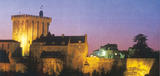 Jeux de lumière sur la vieille ville de Pons.