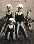 Les Beach boys sur la plage de la Grande Conche en 1930
