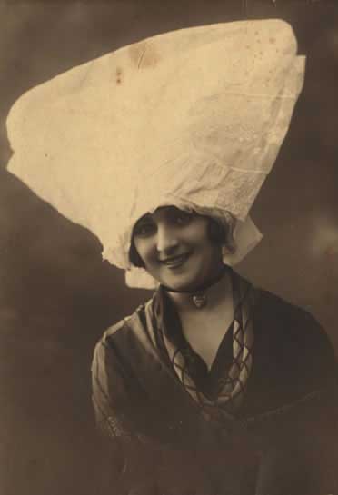 Yvette Mangin, Reine d'Aunis 1918